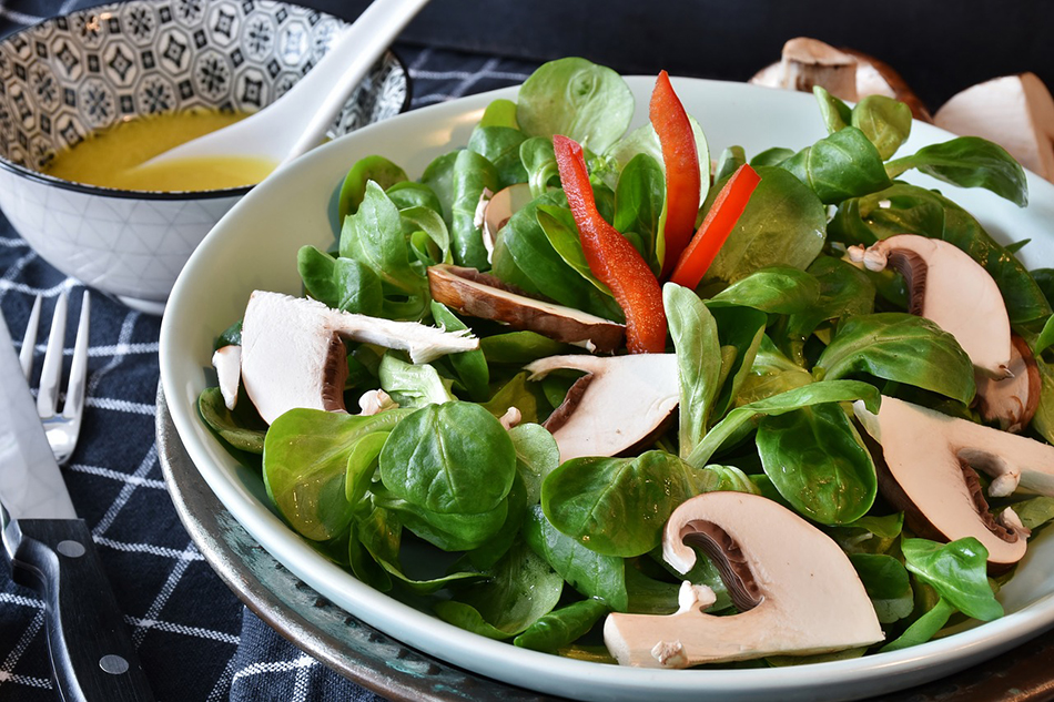salad with fresh mushrooms